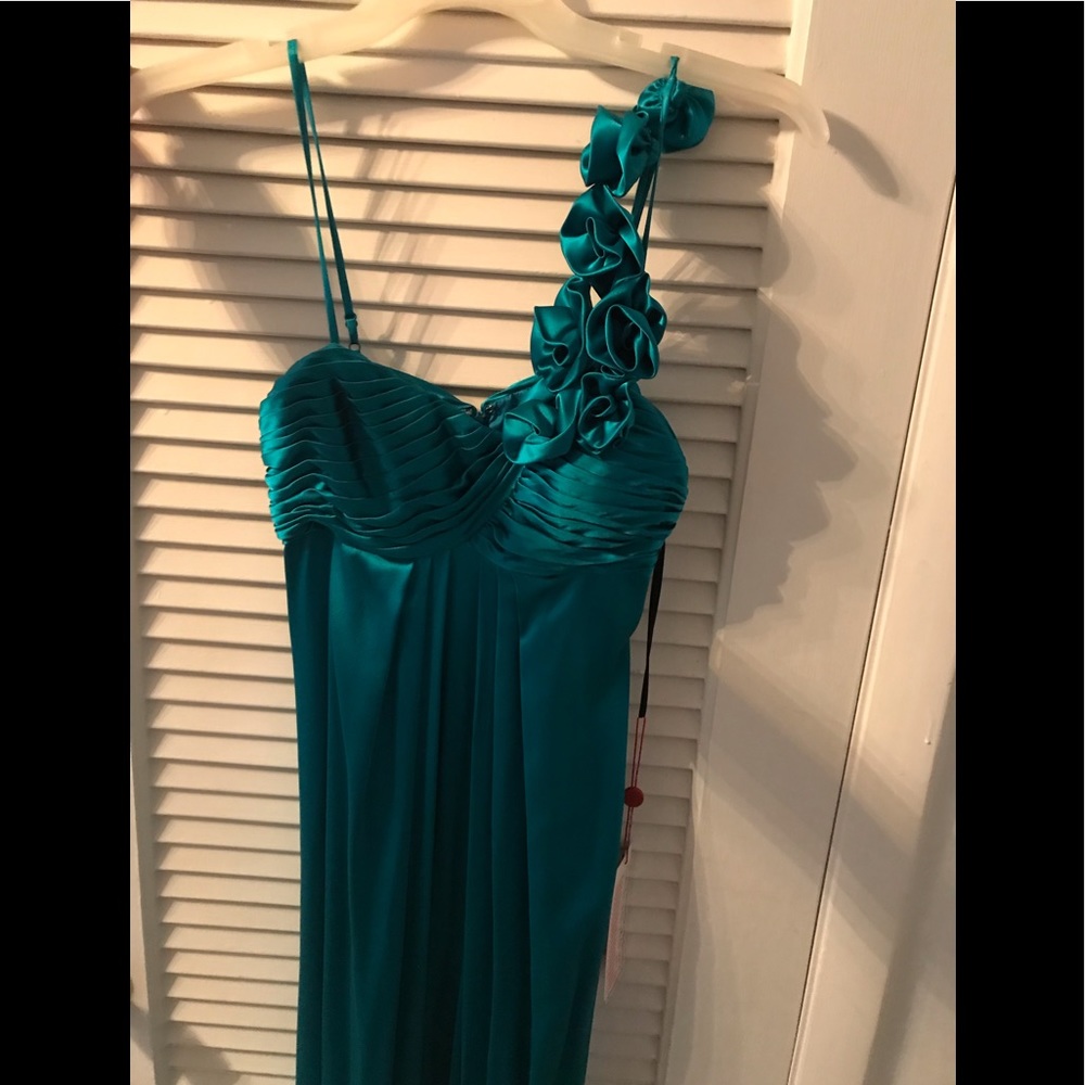 Decode 1.8 evening gown